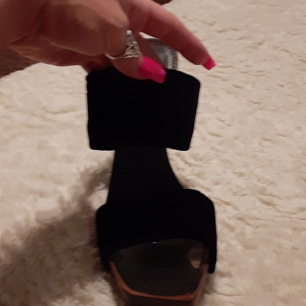 Shoes - Picture 2 of 8